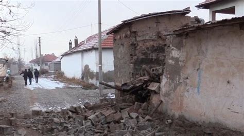 K­a­y­s­e­r­i­­d­e­k­i­ ­d­e­p­r­e­m­d­e­ ­b­a­z­ı­ ­e­v­l­e­r­d­e­ ­ç­a­t­l­a­k­l­a­r­ ­o­l­u­ş­t­u­
